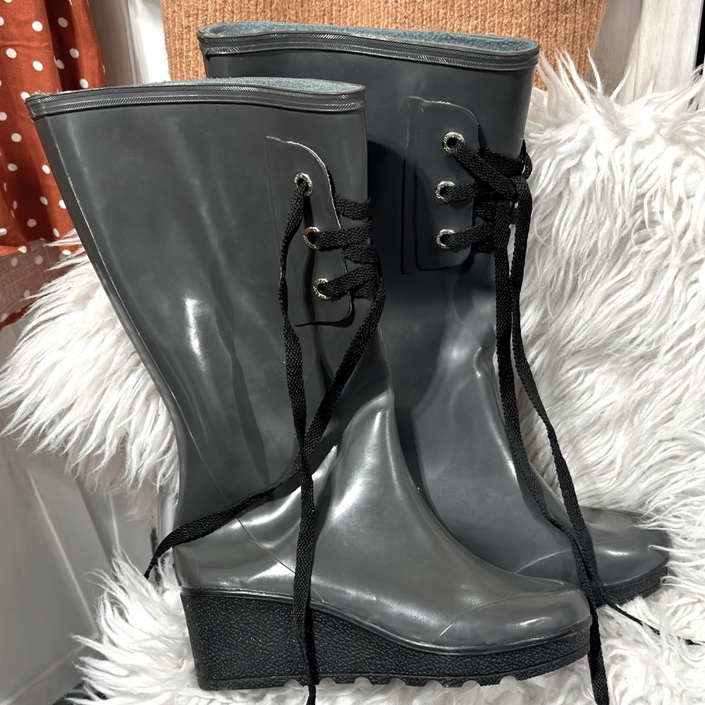 Sperry Top Sider Women’s Wedge Rubber Rain Boot, Size 7